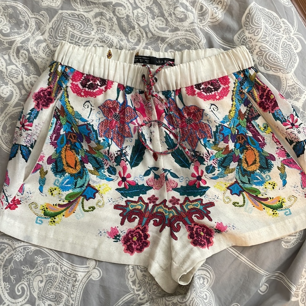 [Zara] printed shorts with pockets